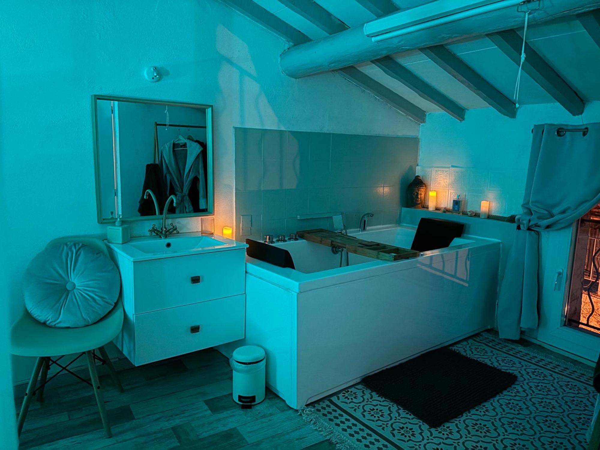 Love Appart Balneo Jacuzzi Romantique Insolite Le Barroux المظهر الخارجي الصورة